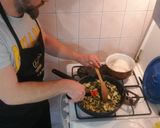 Currys, gombás, cukkínis csirkemell rizzsel recept fázis 5 fotója