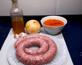 Foto del paso 1 de la receta: Longaniza con salsa de tomate