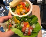 Hình bước làm 4 của món Taco bò với lá xà lách