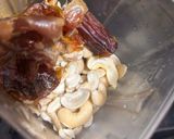 A picture of step 1 of Cashew dates barfi.