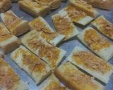 Foto langkah ke 7 dari resep Kaasstengels Roti tawar.