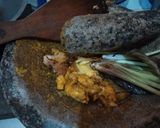Foto langkah ke 3 dari resep Ikan Kembung Santan Kuning.