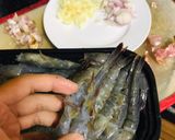 Hình bước làm 1 của món Tôm rim tỏi mặn ngọt