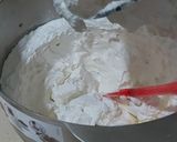 A picture of step 8 of Kiwi swiss roll cake.