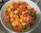 Une image de l'étape 9 de Salade de melon, pastèque et raisin au miel.
