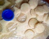 A picture of step 5 of Coconut gullisuwa.