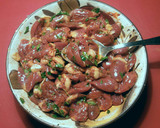 Foto del paso 5 de la receta: Corazones de pollo aliñados con patatas fritas