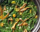 Foto langkah ke 3 dari resep Sayur Daun Singkong Kuah Kuning.