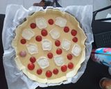 Une image de l'étape 3 de Quiche au fromage de chèvre et tomates cerises.