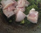 Foto langkah ke 2 dari resep Ayam Cabe Hijau | Harum dan Praktis.
