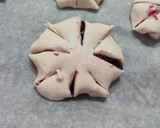 Foto del paso 2 de la receta: 💜 Flores de hojaldre y mermelada
