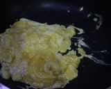 รูปขั้นตอนการทำที่ 1 ของ ข้าวผัดบ้านเฮา_กุนเชียง+หมูยอ