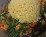 Foto langkah ke 7 dari resep Bakmi sayur pedas.