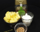 Foto del paso 1 de la receta: Postre individual de piña con yogur, miel y crocante de almendra