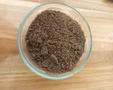A picture of step 1 of Custard And Oreo Cup Dessert.
