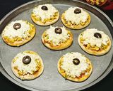 A picture of step 4 of Mini Pizza 🍕🍕🍕.