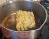 Une image de l'étape 3 de Rôti de porc cuit à la bière et à la moutarde.