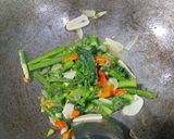 Foto langkah ke 6 dari resep Tumis pucuk labu kuning.