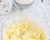 Foto del passaggio 1 della ricetta Biscotti con la spara biscotti: tutti con un solo impasto!