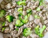 Foto langkah ke 7 dari resep Tumis Ayam Brokoli #MasakTanpaMicin.