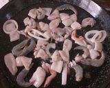 Foto del paso 1 de la receta: Fideuá de Pescado y Marisco