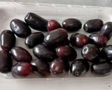 A picture of step 1 of Lychee with Jamun Smoothie.