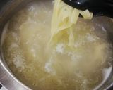 A picture of step 1 of Chicken alfredo.