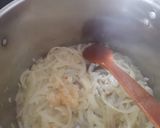 Melengető zöldségkrémleves kolbászchipssel és reszelt sajttal recept fázis 1 fotója