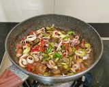 Foto langkah ke 7 dari resep Cumi Oseng Cabe.