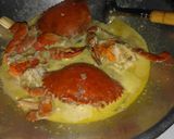 Foto langkah ke 3 dari resep Kepiting santan telur asin.