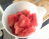 Foto del passaggio 3 della ricetta Gazpacho di frutti rossi, con calamaretti