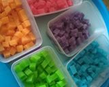 Foto langkah ke 2 dari resep Puding Mozaik Selasih cup.