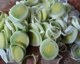 Foto del passaggio 2 della ricetta Bistecche di tacchino concappuccio e porro