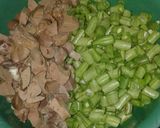 Foto langkah ke 1 dari resep Tumis Jeroan Buncis.