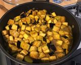 Une image de l'étape 13 de Aubergines aux carottes jaunes, persil, ail, oignon et épices.