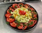 Une image de l'étape 10 de Salade de tomates et concombre au Shropshire.