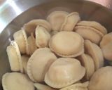 Foto del paso 6 de la receta: Sorrentinos caseros de jamón y muzzarela