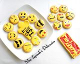 A picture of step 8 of Emoji Cookie's.