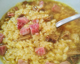 Foto del paso 6 de la receta: Sopa de estrellitas a la cúrcuma y trufa con boletus y jamón