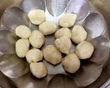 A picture of step 4 of Flower Gujiya.