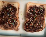 Foto langkah ke 3 dari resep Roti Bakar Beng-beng Coklat Meses.