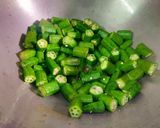 A picture of step 1 of Dahi Bhindi.