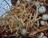 A picture of step 6 of Aaloo lacha namkeen.