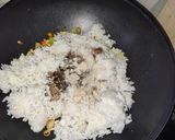 Foto langkah ke 5 dari resep Nasi Goreng Mentega.