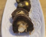 A picture of step 8 of Chocolate dates with cream.