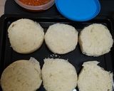 Foto langkah ke 2 dari resep English muffin pizza.