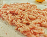 Foto del paso 1 de la receta: Albóndigas de pollo en salsa limón