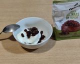 Foto del paso 4 de la receta: Desayuno de uvas 🍇 con yogur y pasas
