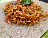 Foto langkah ke 7 dari resep Mie goreng keriting.