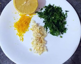Foto del paso 2 de la receta: Muslos de pollo en salsa de limón, ajos y perejil